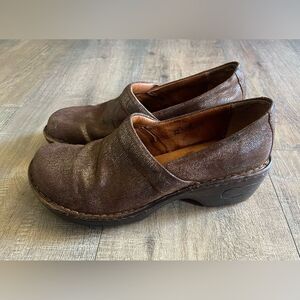 Born women’s size 8 slip on brown and gold animal skin print comfort clogs shoes